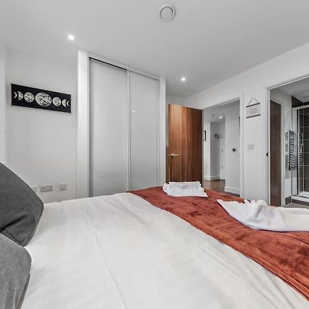 New Apartment 20 Mins From Waterloo London Bp36 Exteriör bild