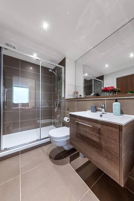 New Apartment 20 Mins From Waterloo London Bp36 Exteriör bild