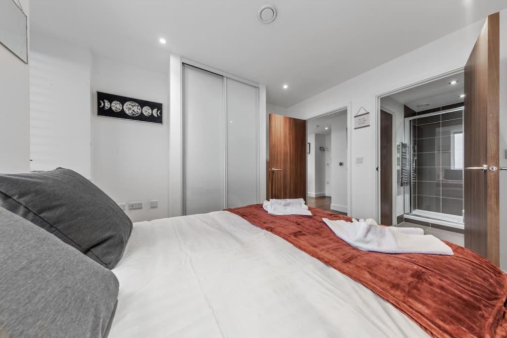 New Apartment 20 Mins From Waterloo London Bp36 Exteriör bild